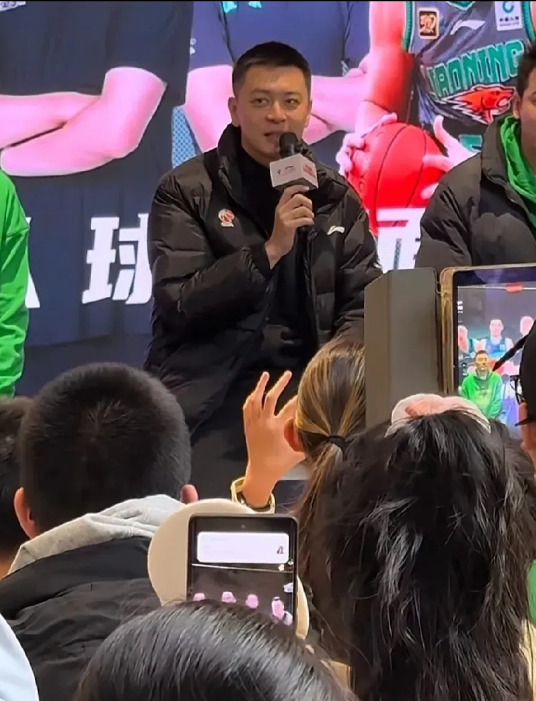 篮球赛后记者会现场，球员表现坦言心里话的简单介绍