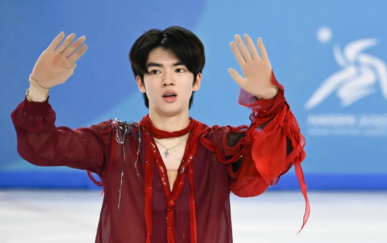 韩国花样滑冰选手以完美表现获得第一名