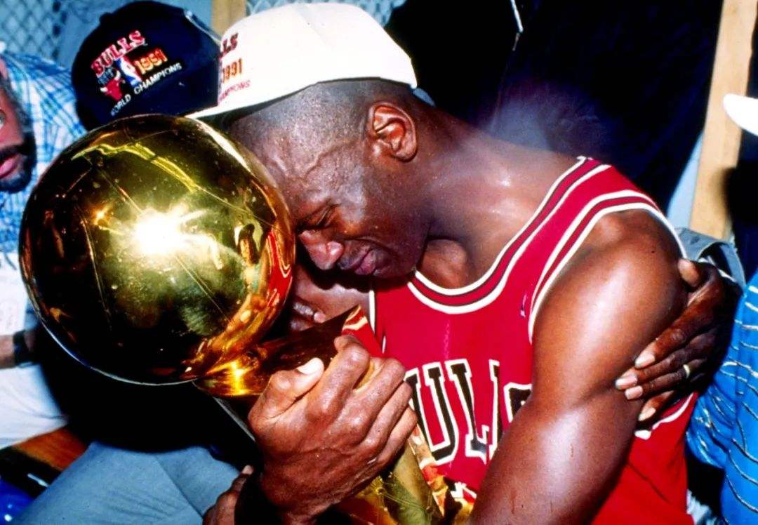 B体育链接-NBA总决赛山姆获得MVP称号，巨星荣耀！