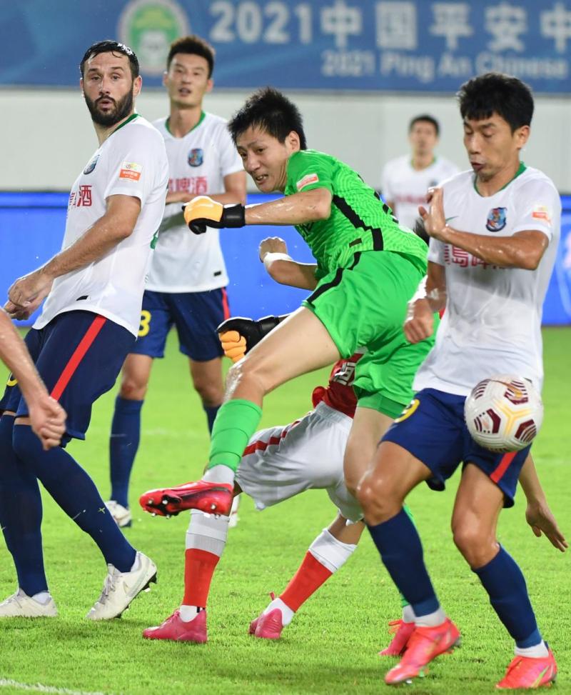 包含天津泰达主场惨负，陷入保级泥潭的词条