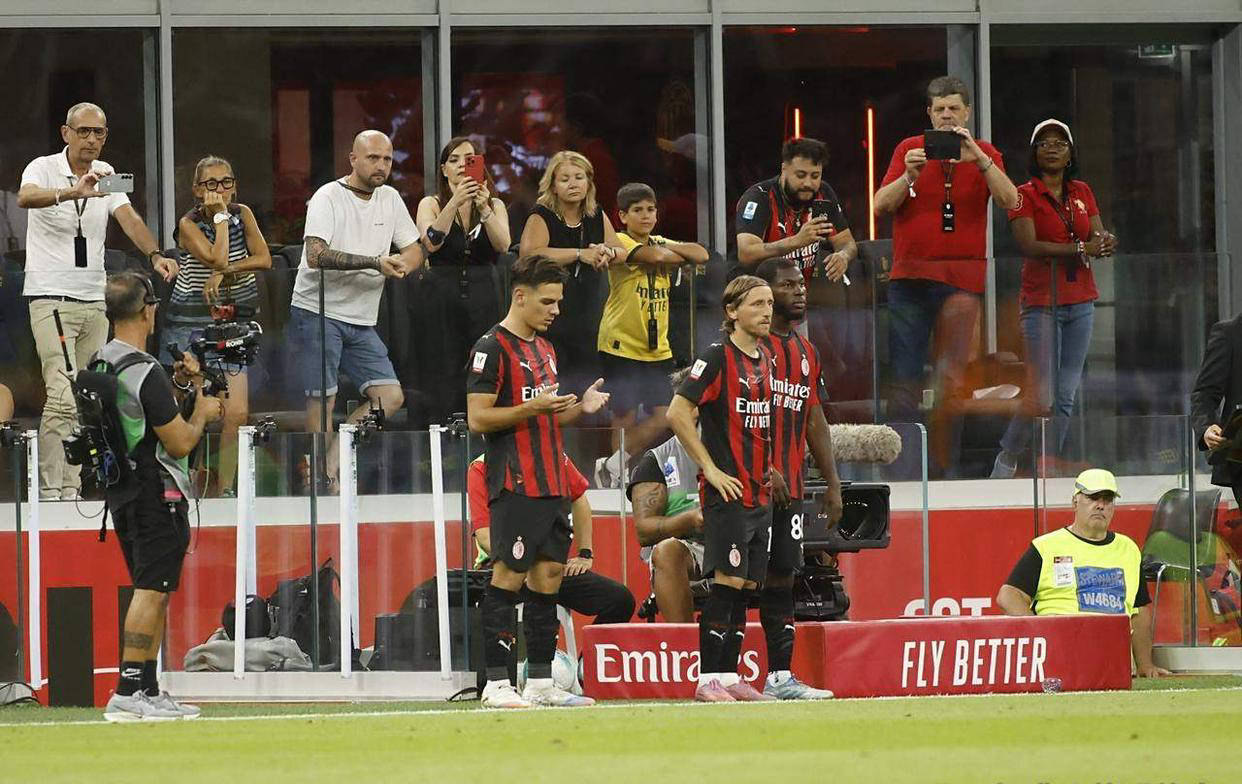 AC米兰大腿受伤！主力中场或将缺席下周关键战役的简单介绍