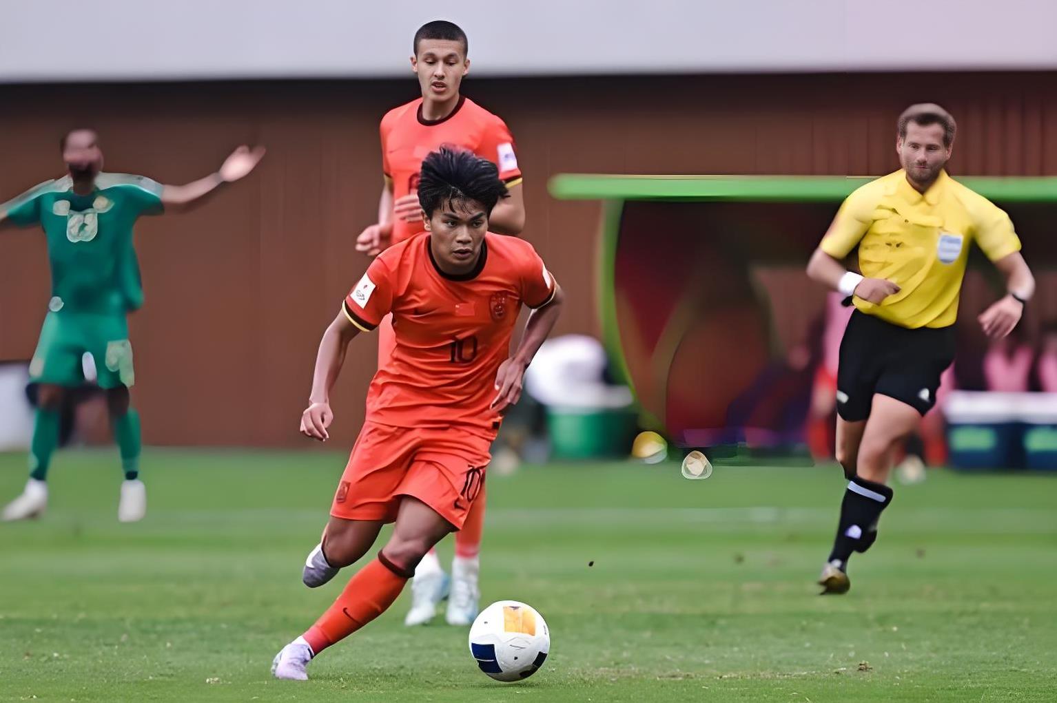 B体育网页版-包含上海海港成为本场最大亮点，中超瞬间破防，失误的词条