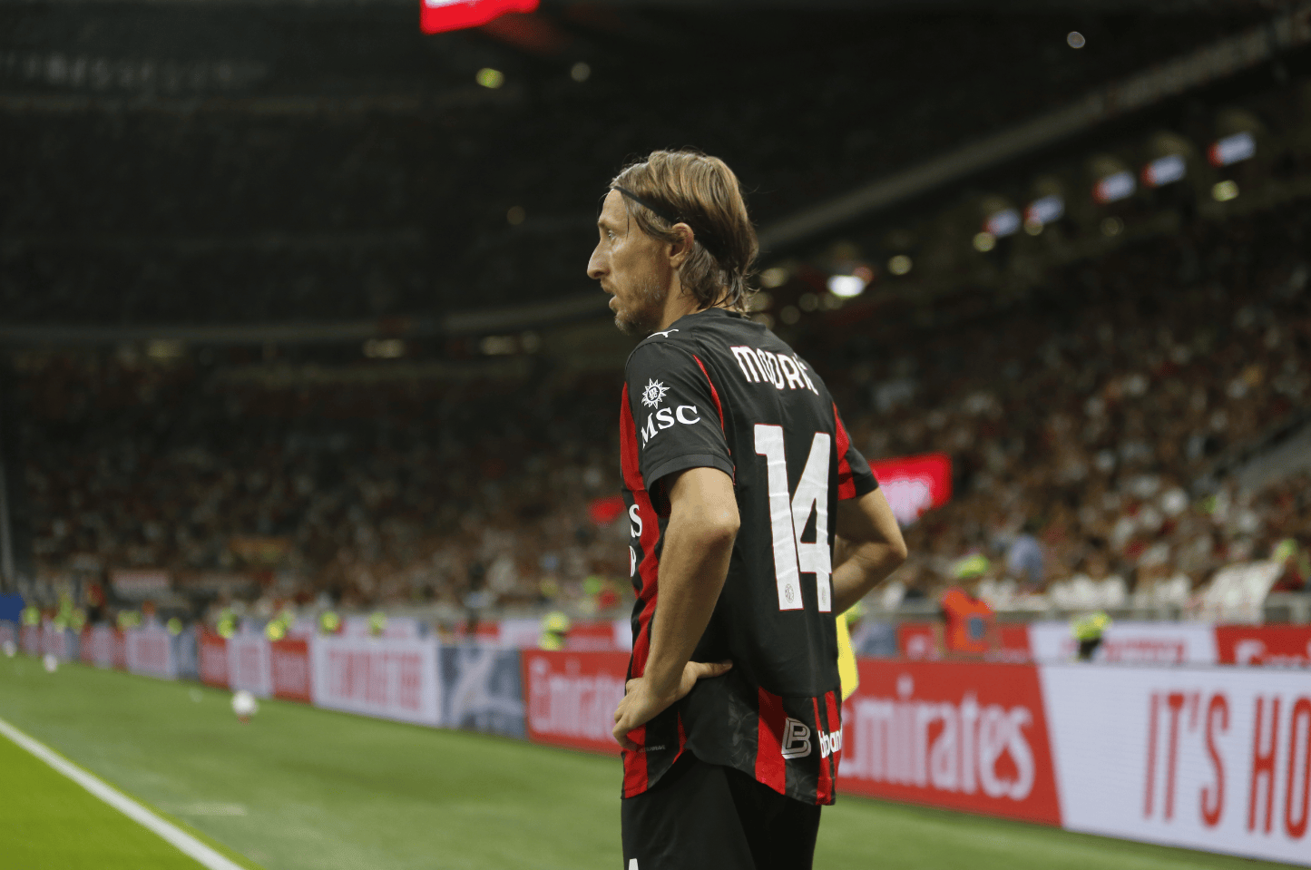 包含AC米兰客负佛罗伦萨，欧冠资格梦碎的词条