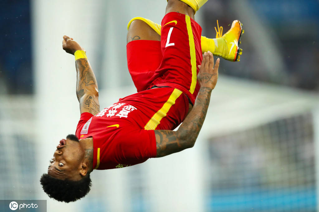 包含多米尼加选手充满激情，打破记录的词条