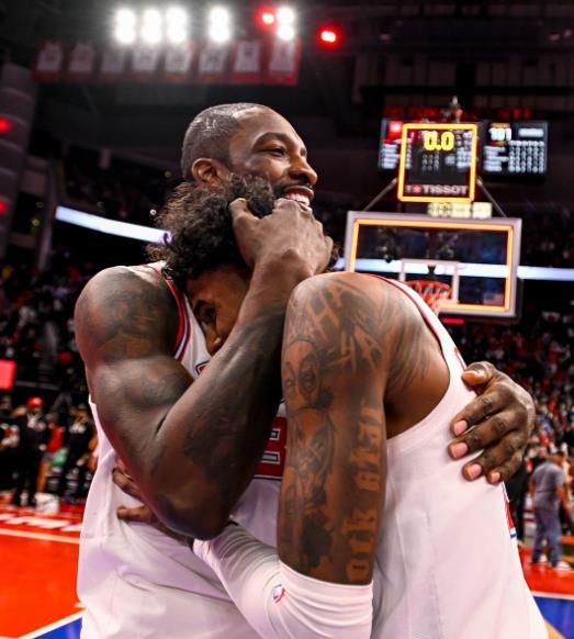 关于76人全队状态神勇，助力球队跻身前列的信息