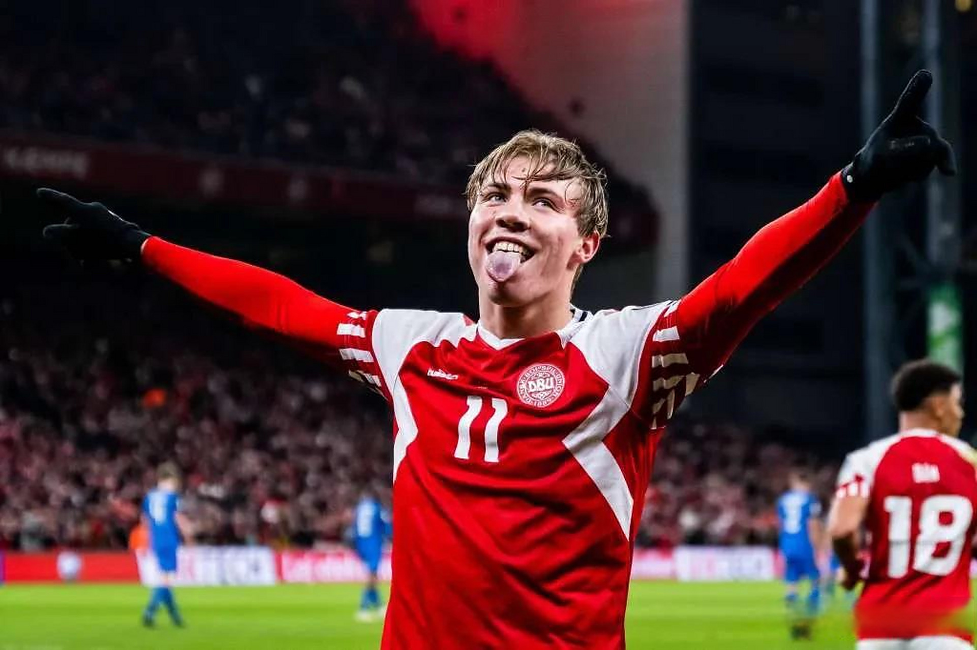 包含德国横扫丹麦，进军欧预赛半决赛的词条