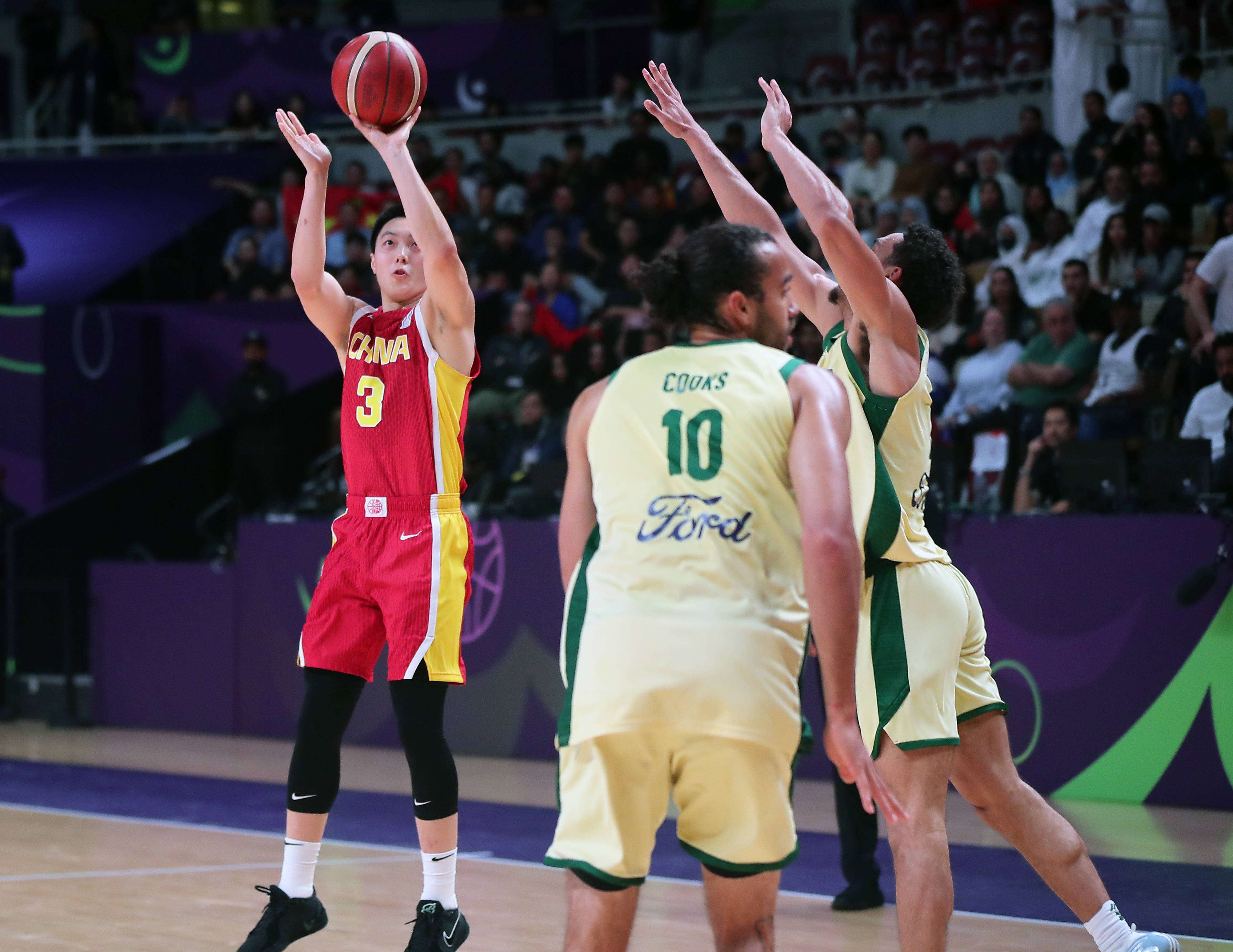 主力球员发挥亮眼，带领球队战胜对手的简单介绍